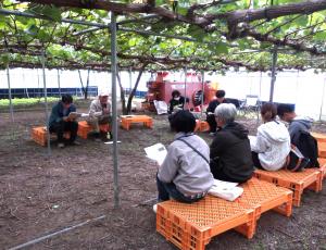 部会の説明を聞く参加者