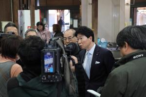 備前市長との漁協視察・カキ実食