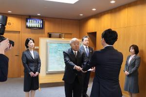 愛とふれあいの基金への寄附金贈呈式