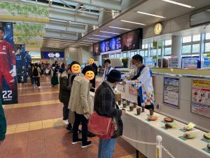 コンコース　備前焼の展示