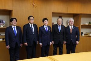 鳥取・岡山県境議員連盟からの提言受取