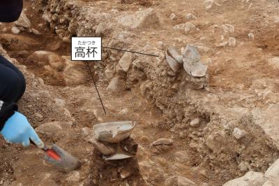 川岸での土器の出土状況(南東から)