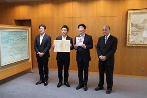 児童福祉事業に係る寄附金贈呈式〔萩原株式会社〕