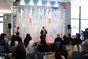 岡山台北線10周年記念式 岡山PRラッピング機体出迎え