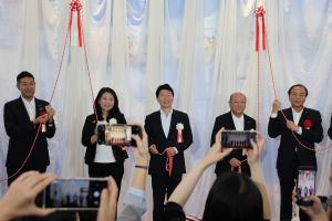 岡山台北線10周年記念式 岡山PRラッピング機体出迎え