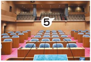 演壇から見た議場