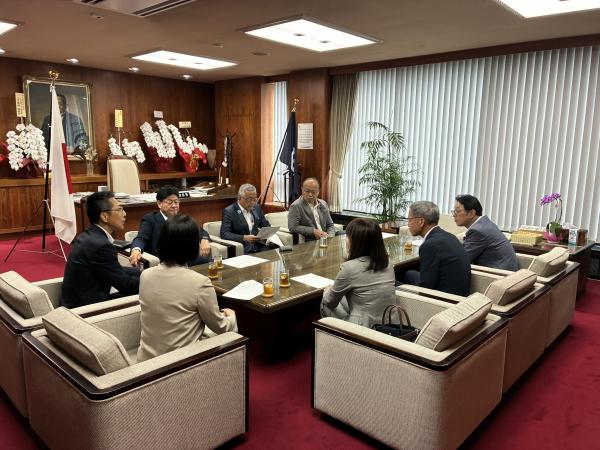 ②
