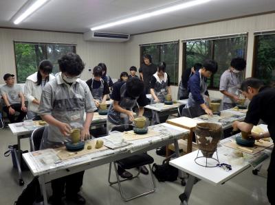 一日目の土器づくりの様子