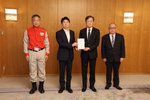 山陽新聞社会事業団から日本赤十字社岡山県支部への令和8年熊本地震災害義援金贈呈式