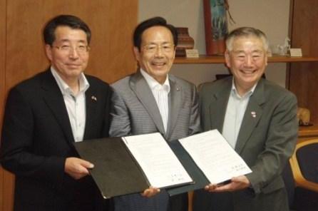 NEXCO西日本との包括的相互協力協定締結式の写真