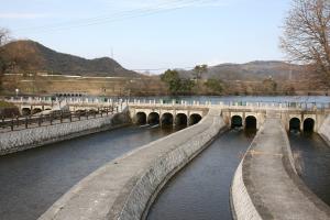 高梁川東西用水の南配水樋門の写真