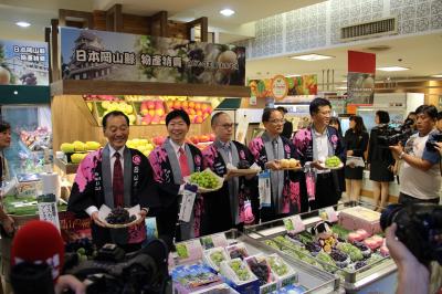 百貨店での県産農産物PR（高雄市）１