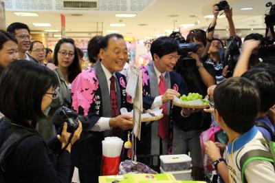 百貨店での県産農産物PR（高雄市）２