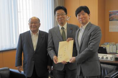 内閣府加藤勝信特命担当大臣(少子化対策、男女共同参画)