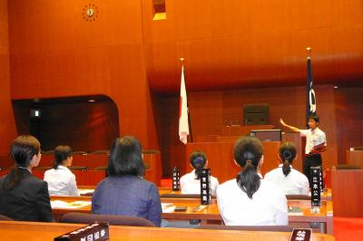 インターンシップ実習生 議場見学