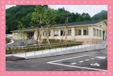 管理棟の建物の写真