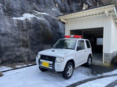 放流前に河川内に人がいないかを見廻るために大佐ダムで使用している警報車の写真です。