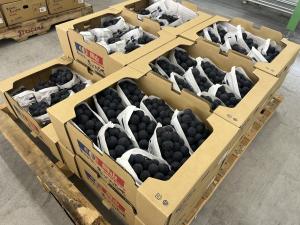 出荷されたピオーネ（赤秀）